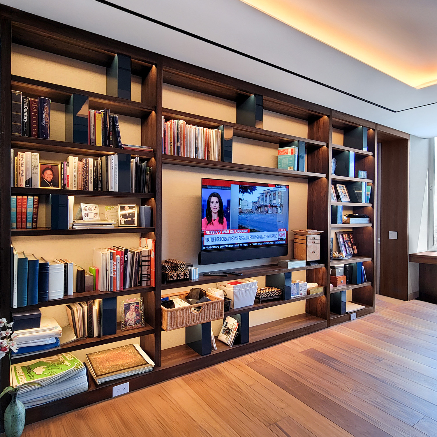 ElegantGeometricTVUnit_01_1500sq