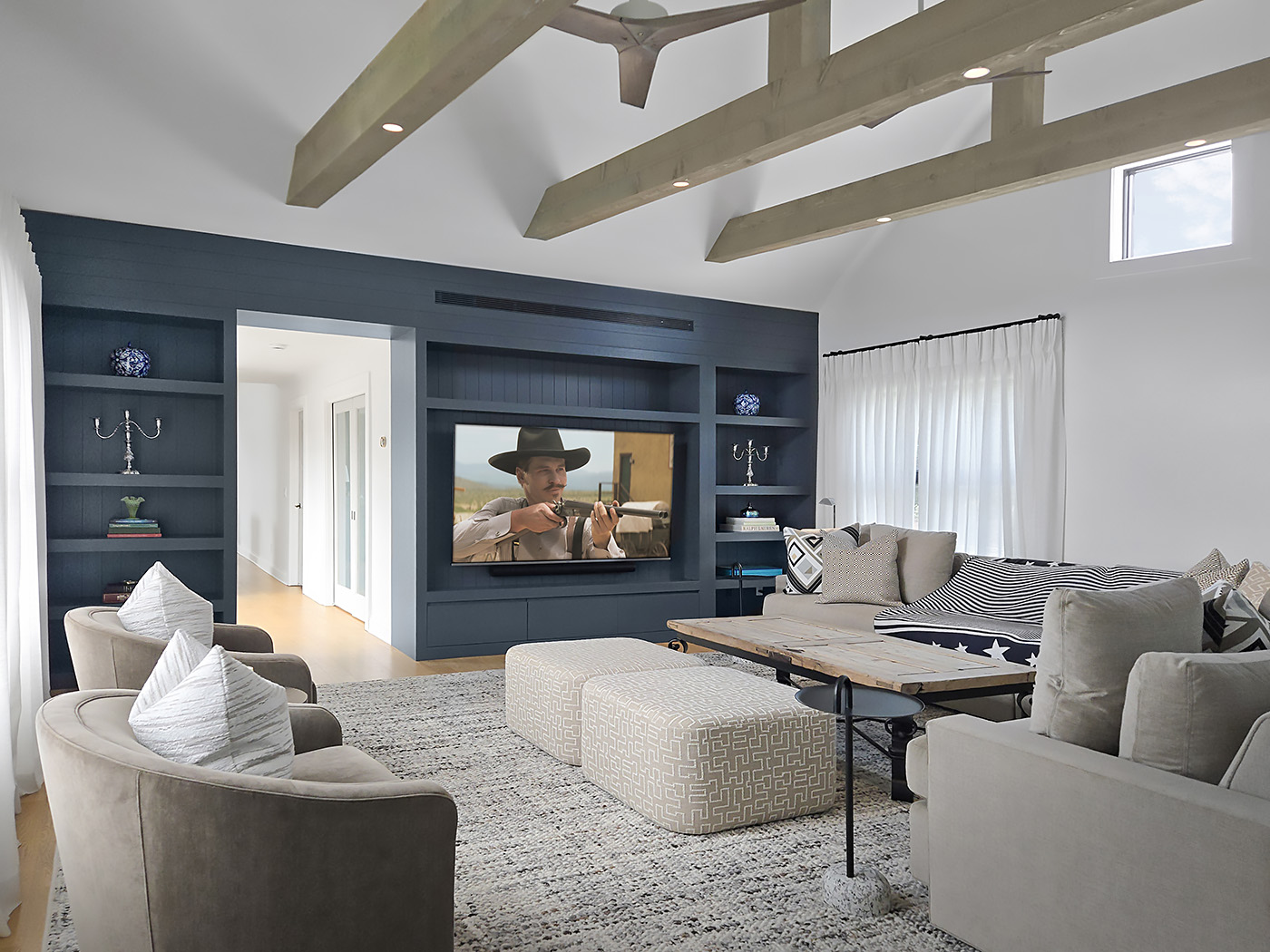 FarmHouseFamilyMediaRoom_02_1400