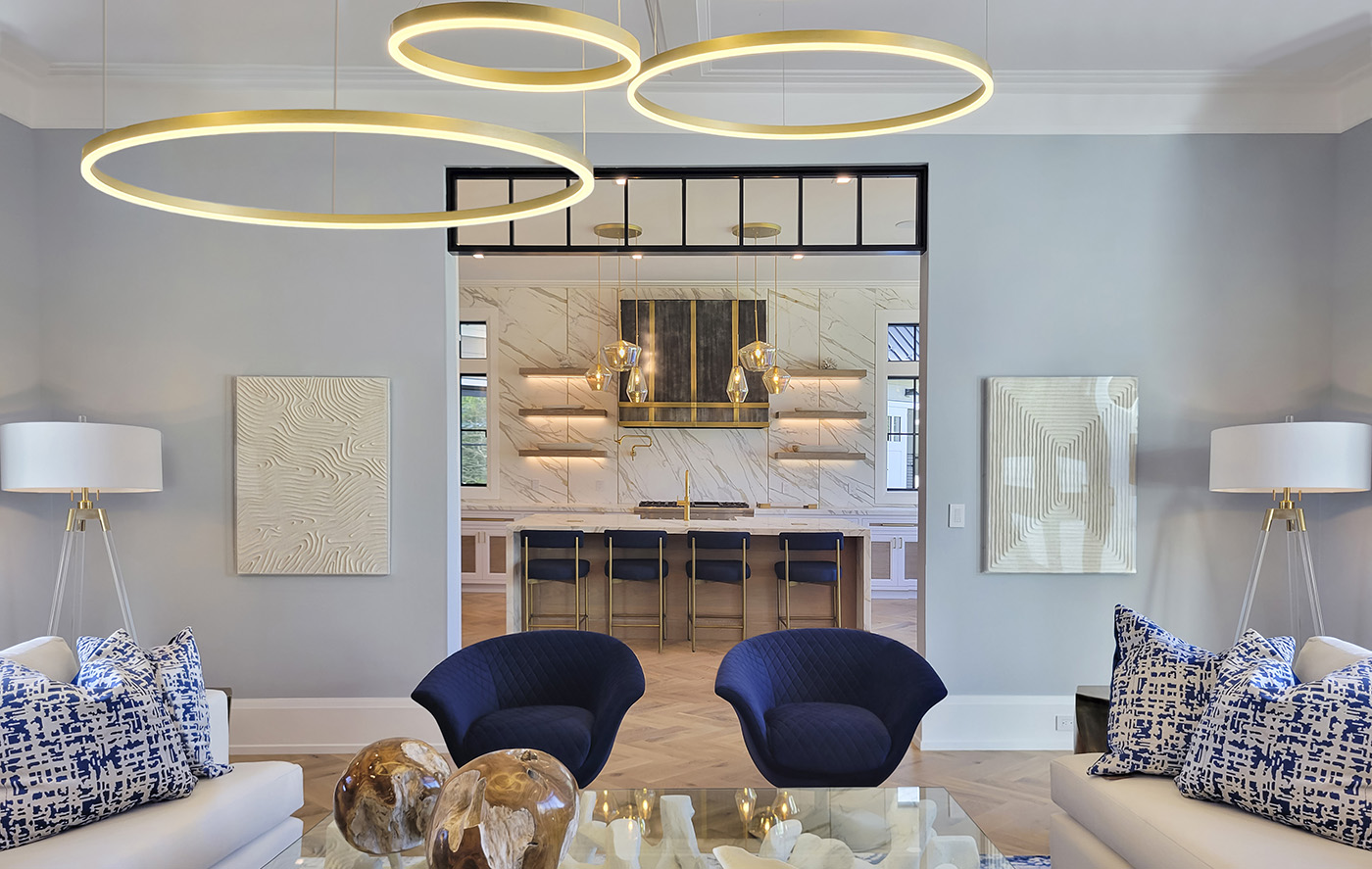 TransitionalTwoToneHamptonKitchen_06_1400