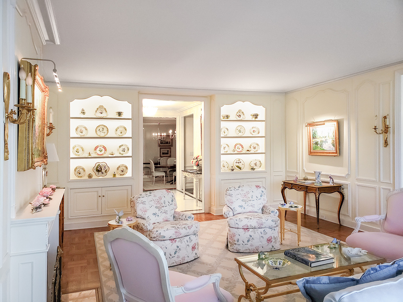 ElegantClassicallyTraditionalLivingRm_02_1400