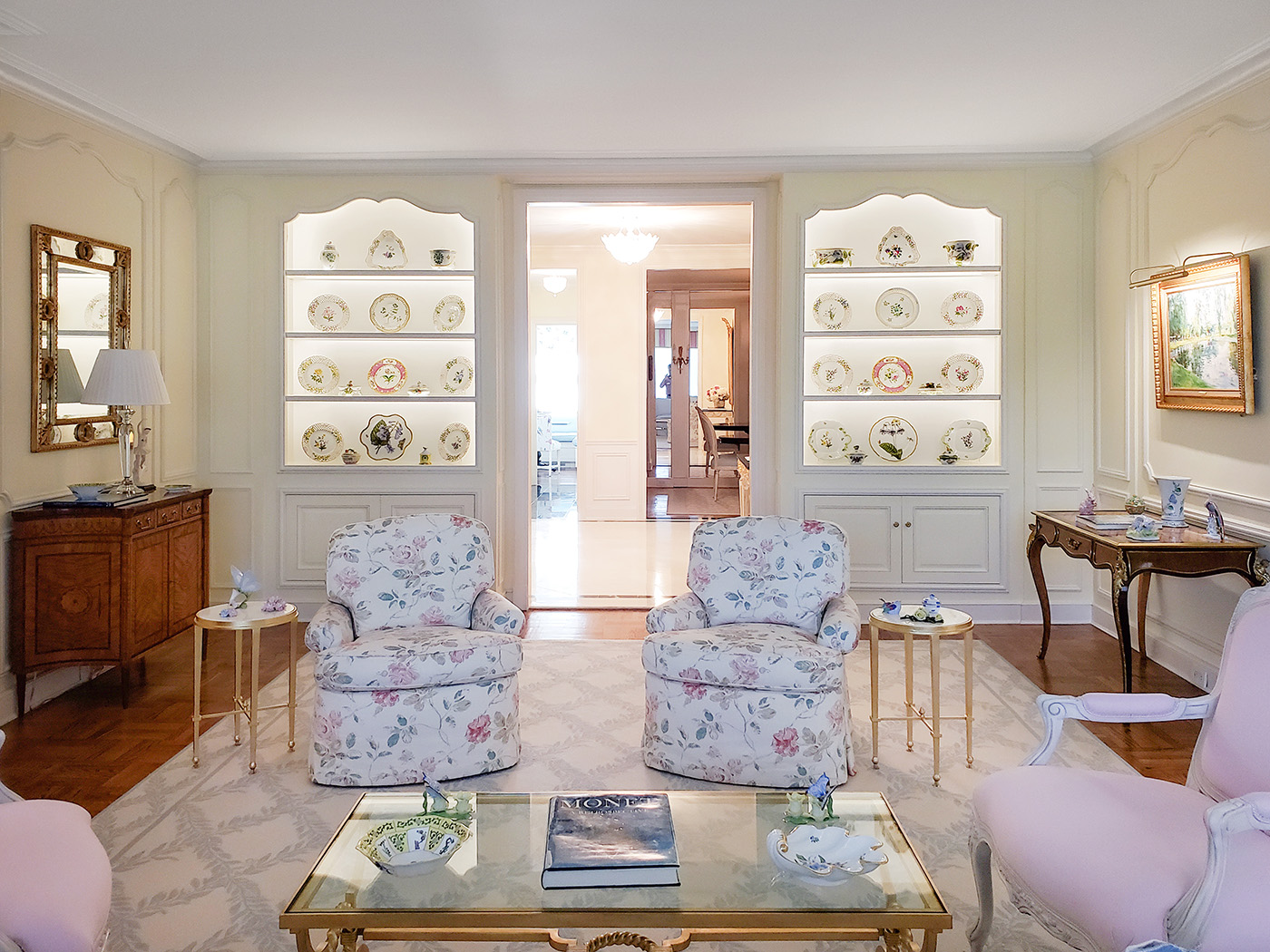 ElegantClassicallyTraditionalLivingRm_03_1400