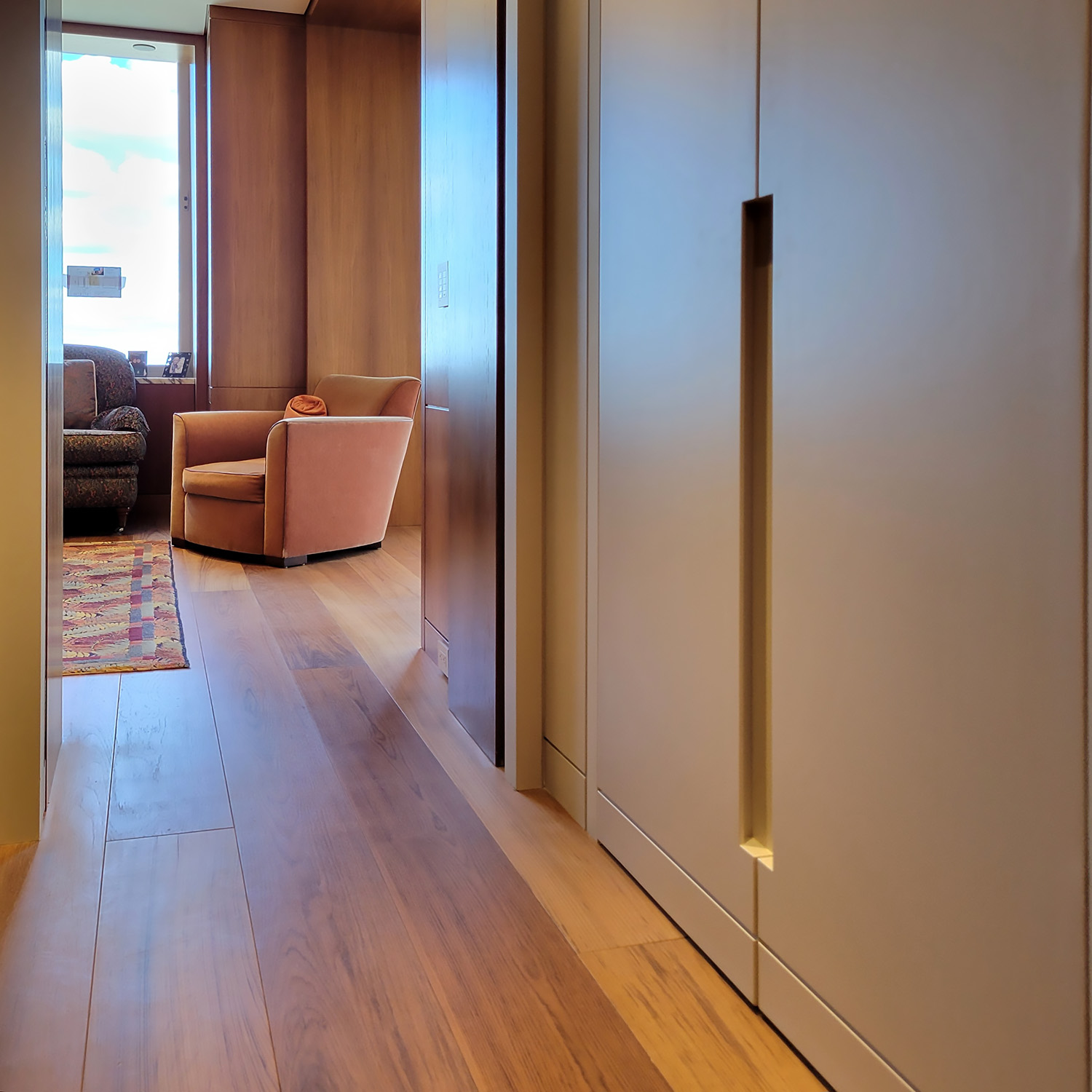 ModernFoyerTeakWainscoting_03_1500sq