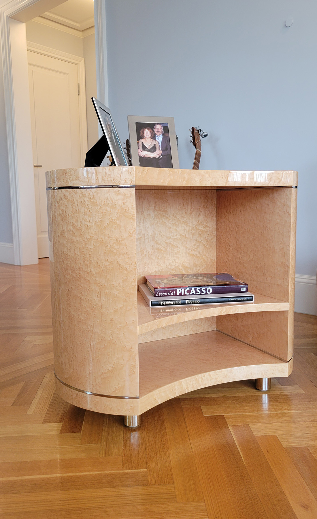 OvalBirdsEyeMapleMusicEndTable_03_1800v