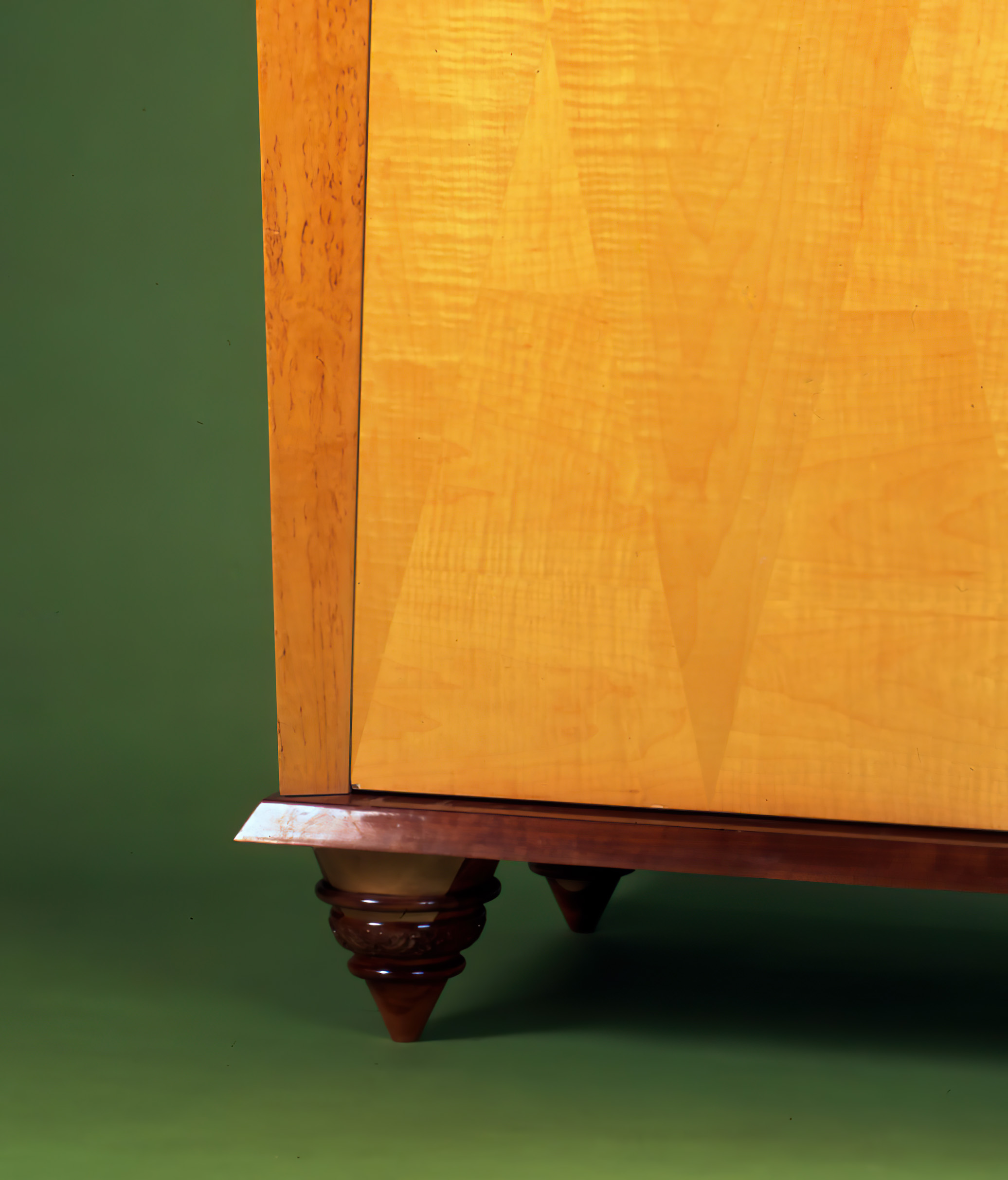 AvantGardeDiamondArmoire_02_1800v