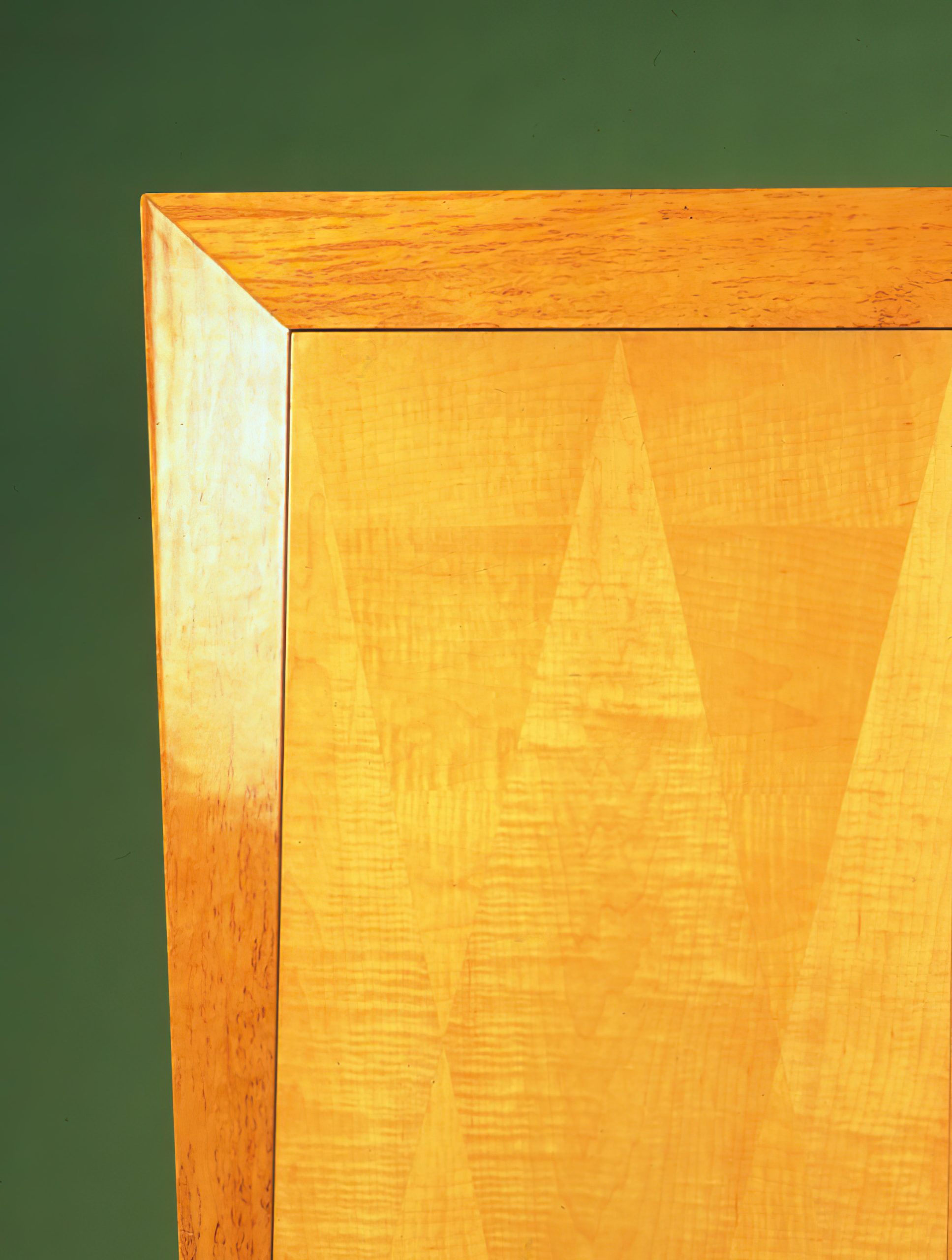 AvantGardeDiamondArmoire_03_1800v