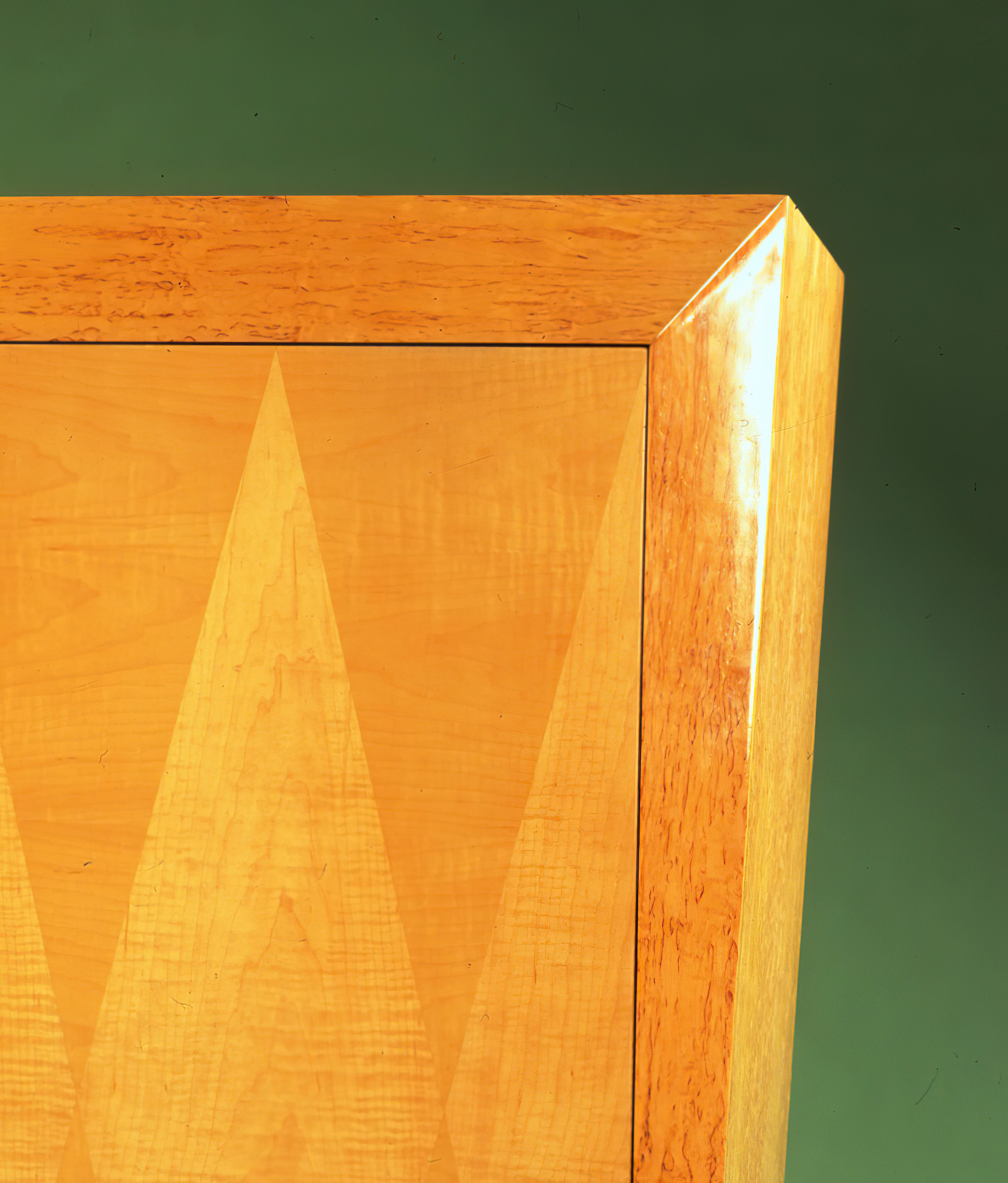 AvantGardeDiamondArmoire_04_1800v