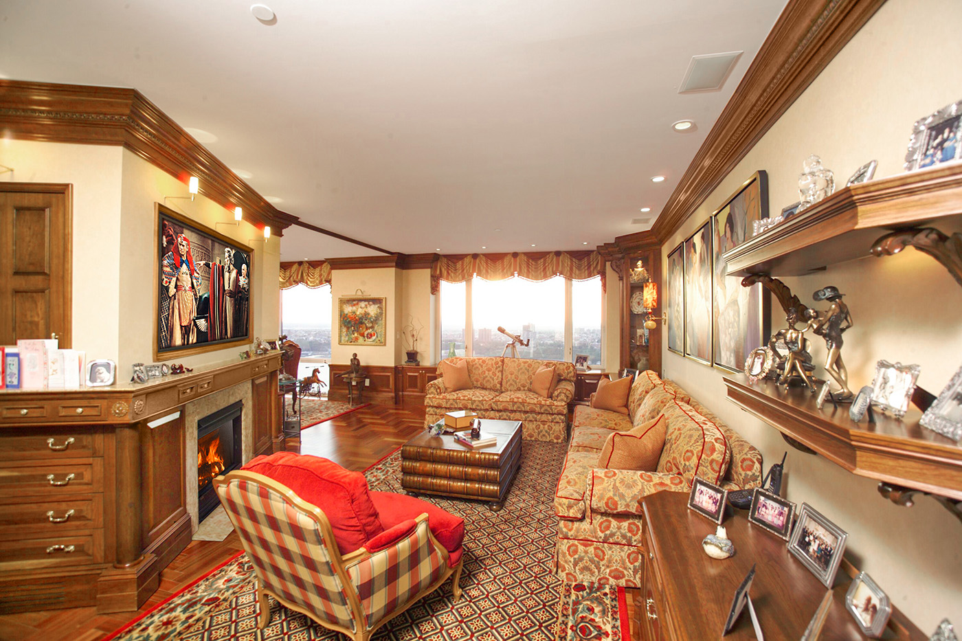 LivingRoomWith75inchTV_02_1400