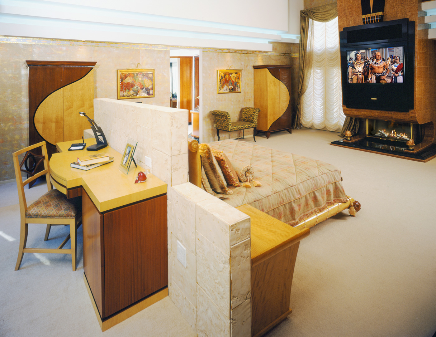 EgyptianRevivalBedroom_03_1400